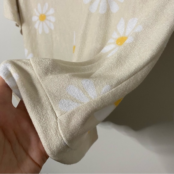 Women's Daisy Print Terrycloth Cream Button Down Short Sleeve Top - Picture 7 of 7